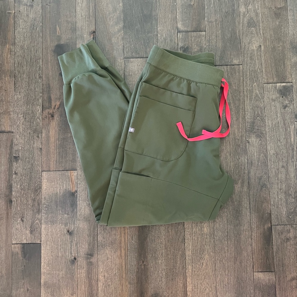 Women’s Figs Scrub Pants - Large Tall